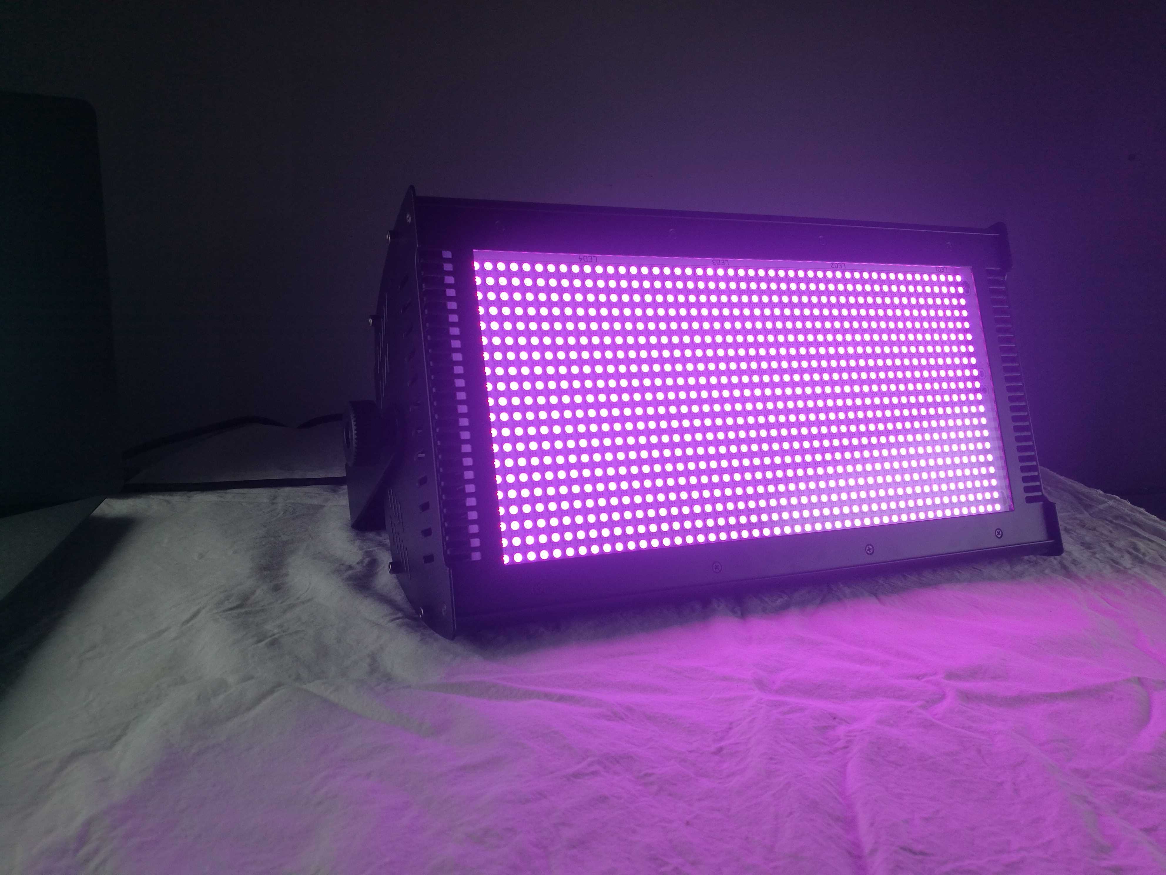 960颗频闪灯952654790C112508F8A588FF78785AE3