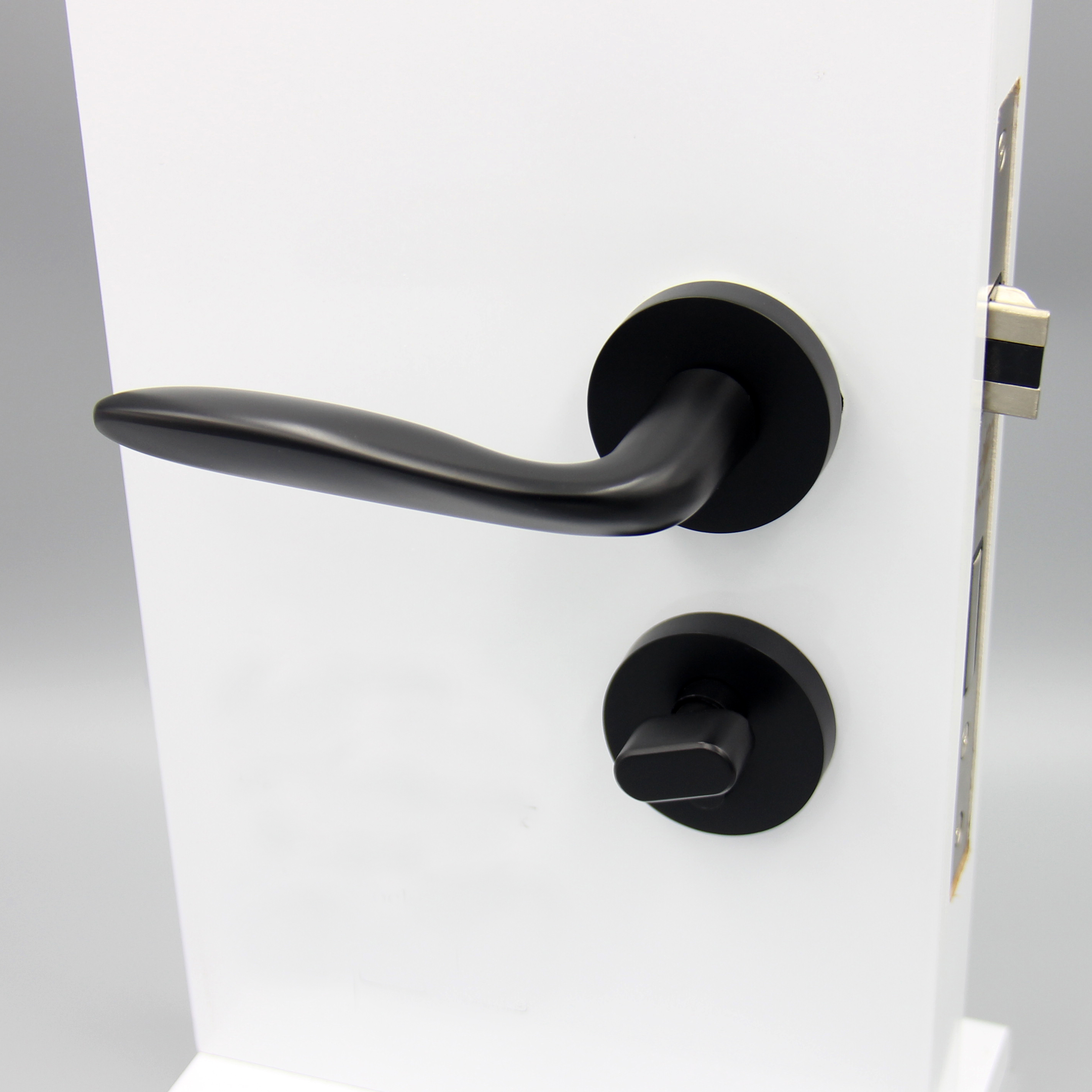 mattblackdoorhandle-3