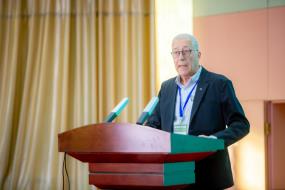 图4.南非开普敦大学教授、国际地理联合会前主席Michael MEADOWS致辞