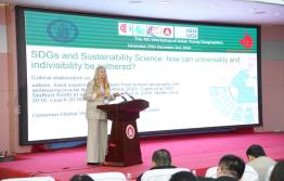 图8国际地理联合会副主席Maria PARADISO做主旨报告