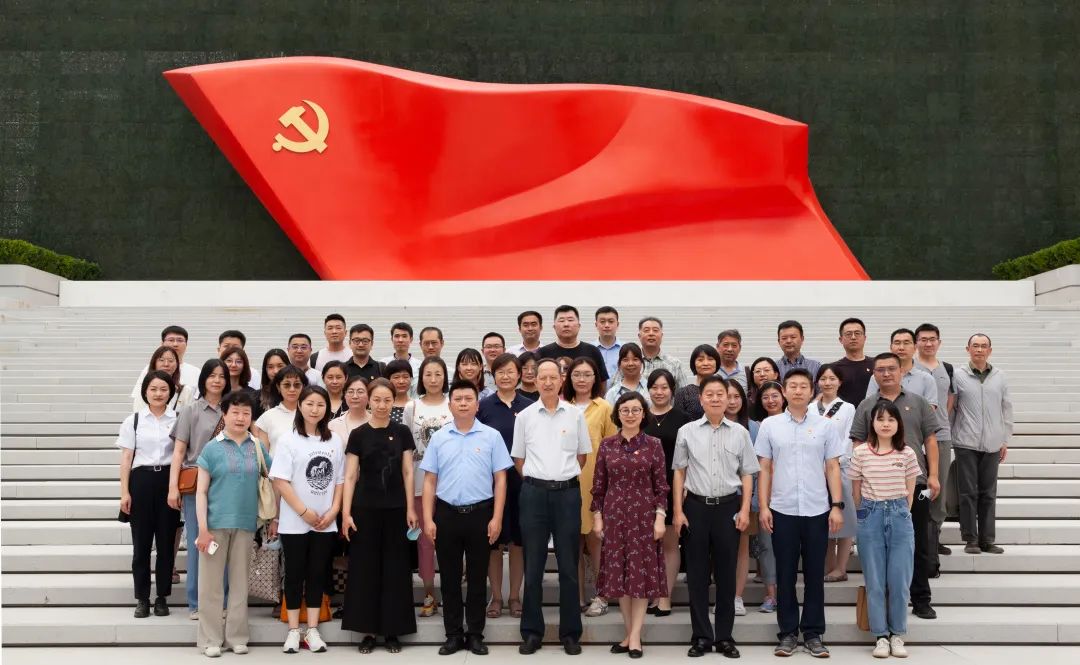 重温党史忆初心 主题党日别样红