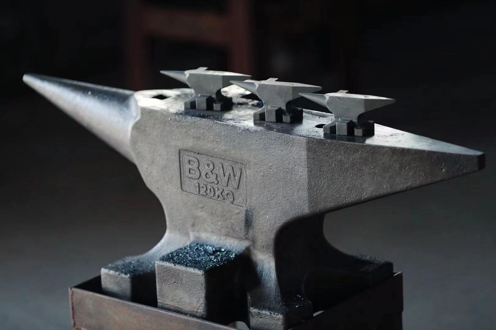 b&w anvil