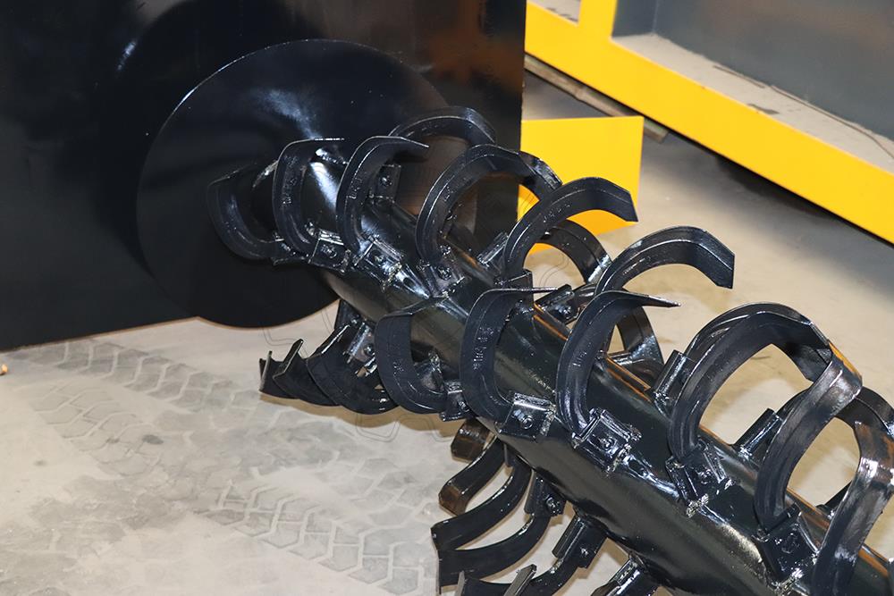 牵引翻抛机5 牵引翻抛机5