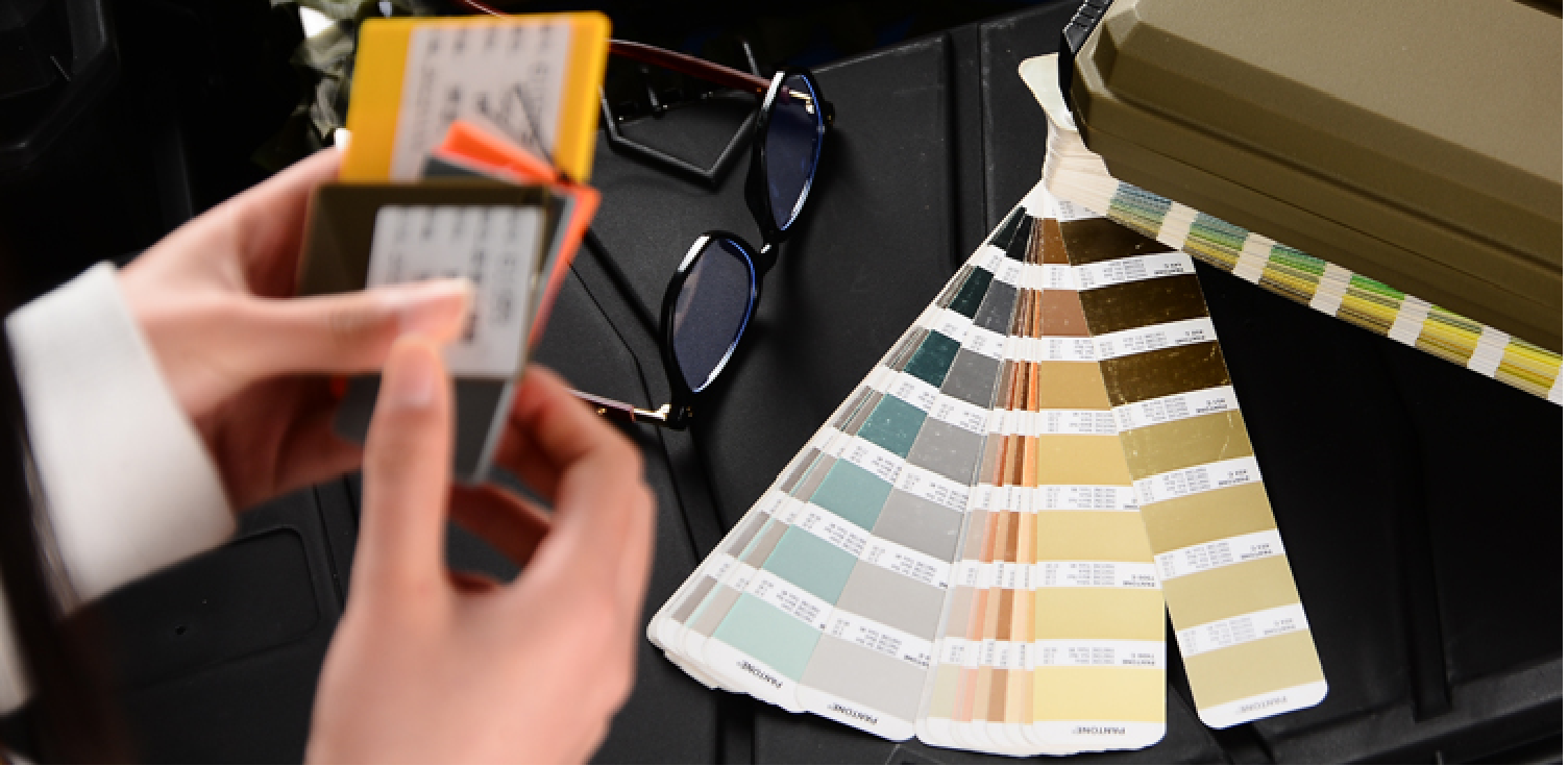 Provide the customized color according PMS number