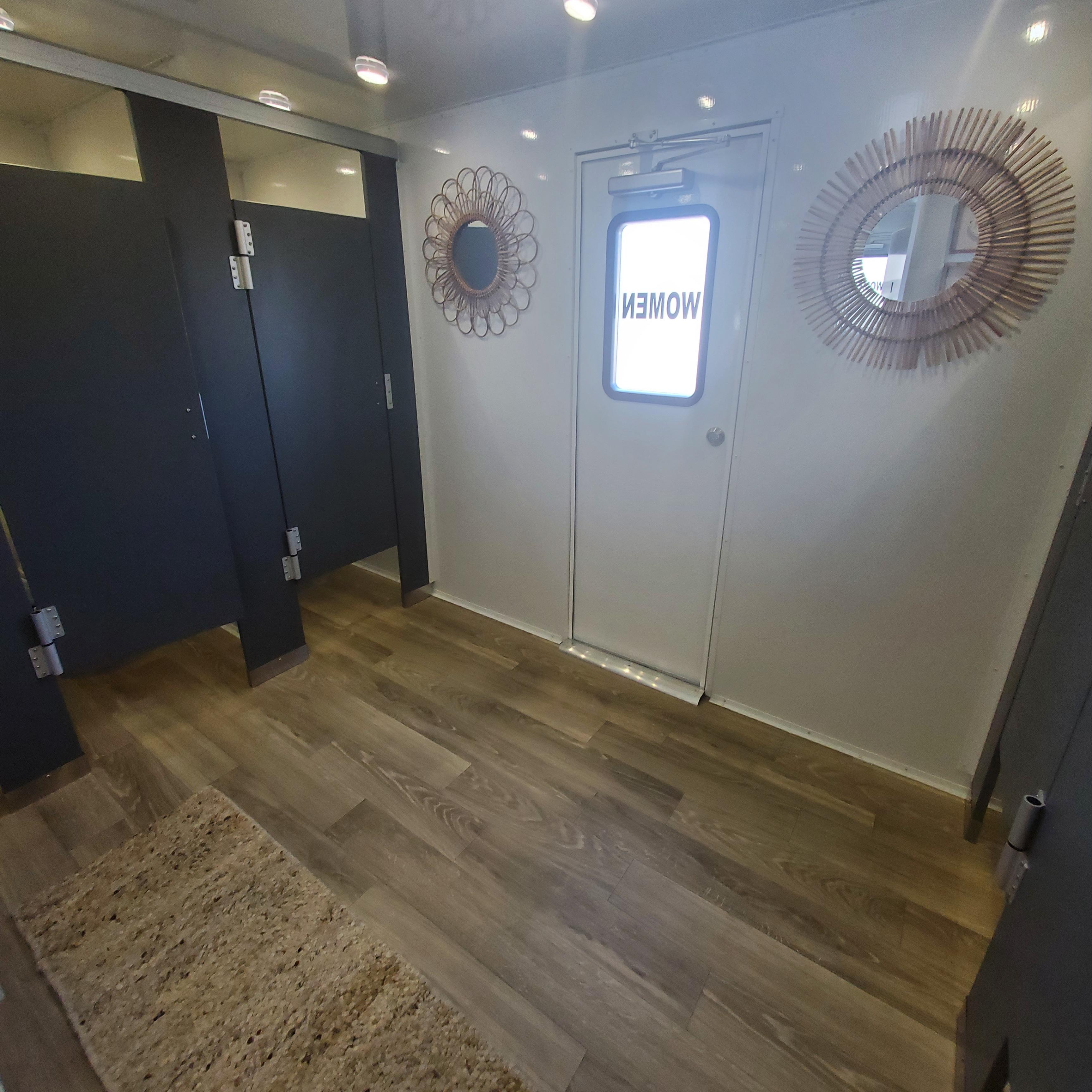 29-12-Station-RRT-PRO-Womens-Interior-1590-6