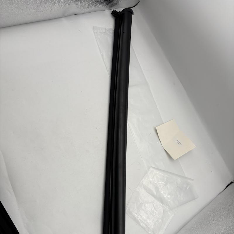 1767802000BLACK1-1