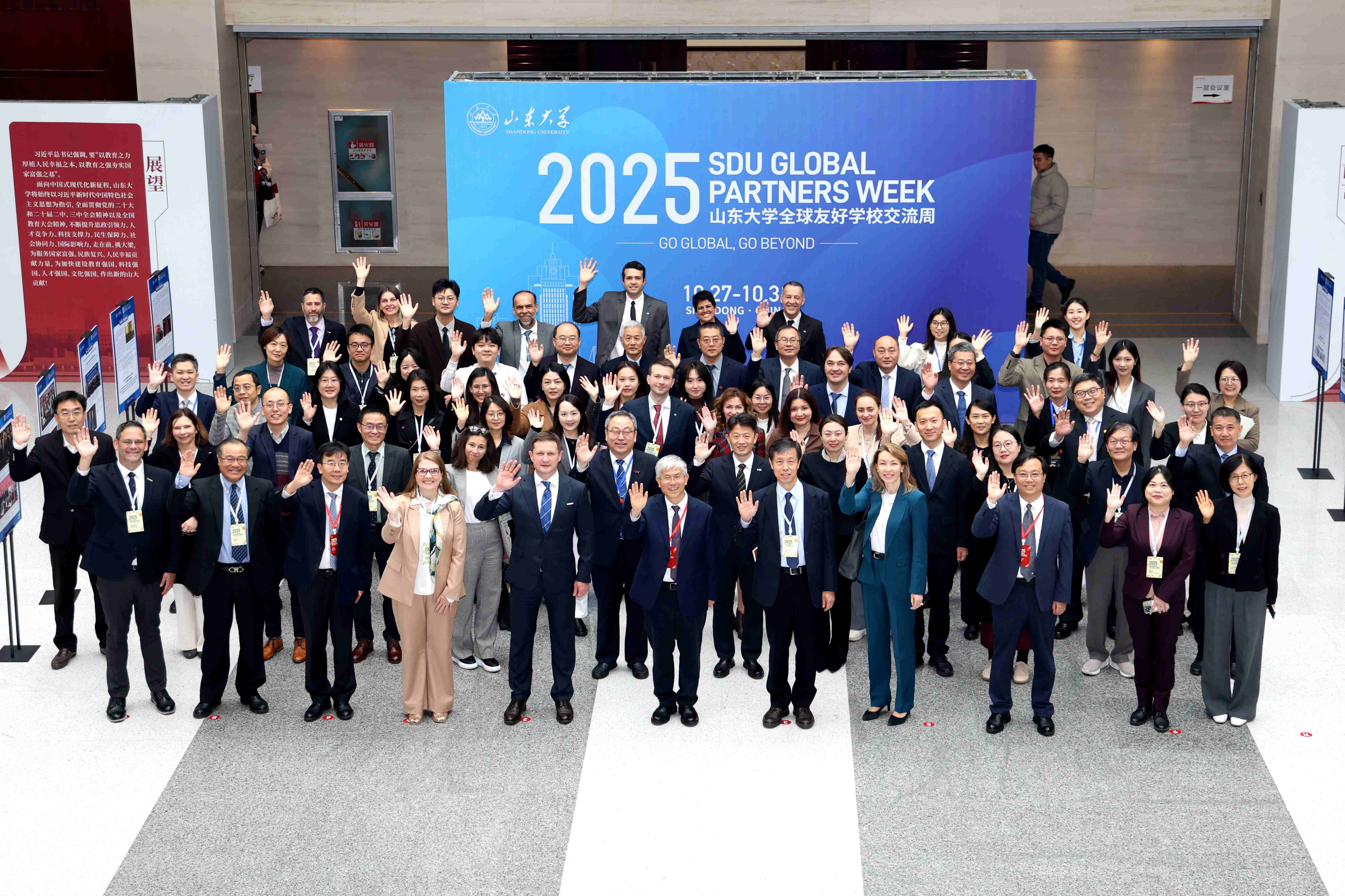 中心亮相山东大学2025全球友好学校交流周， 优质暑期学校项目获学子青睐