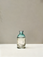 碧绿渐变花纹玻璃瓶