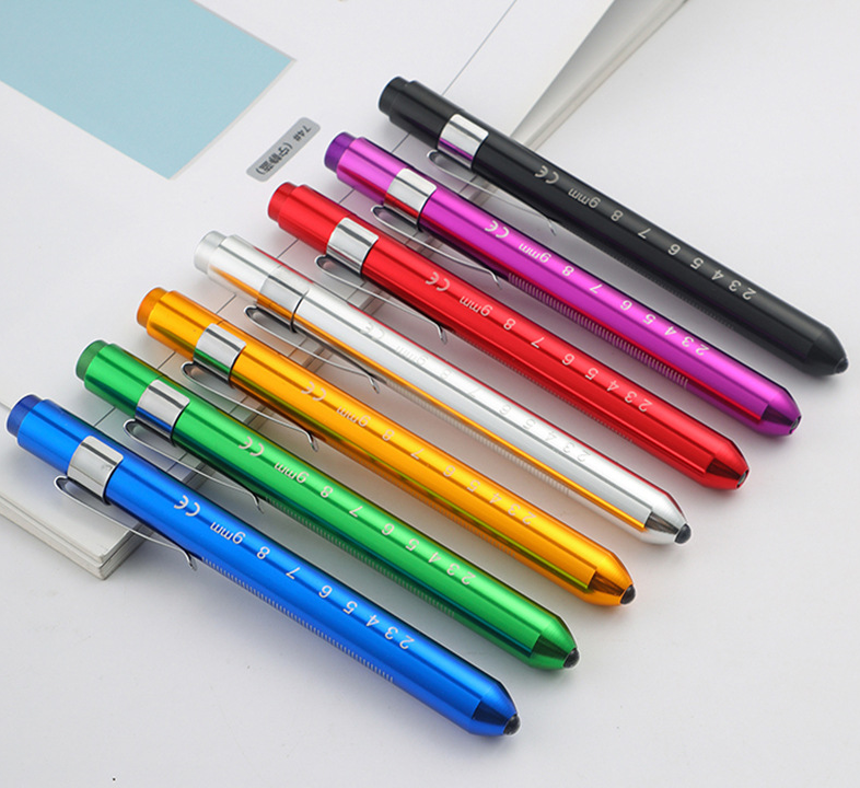 ClickableLEDPenlightWithPupilGauge