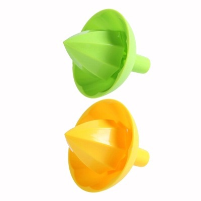 MiniManualFruitJuicer