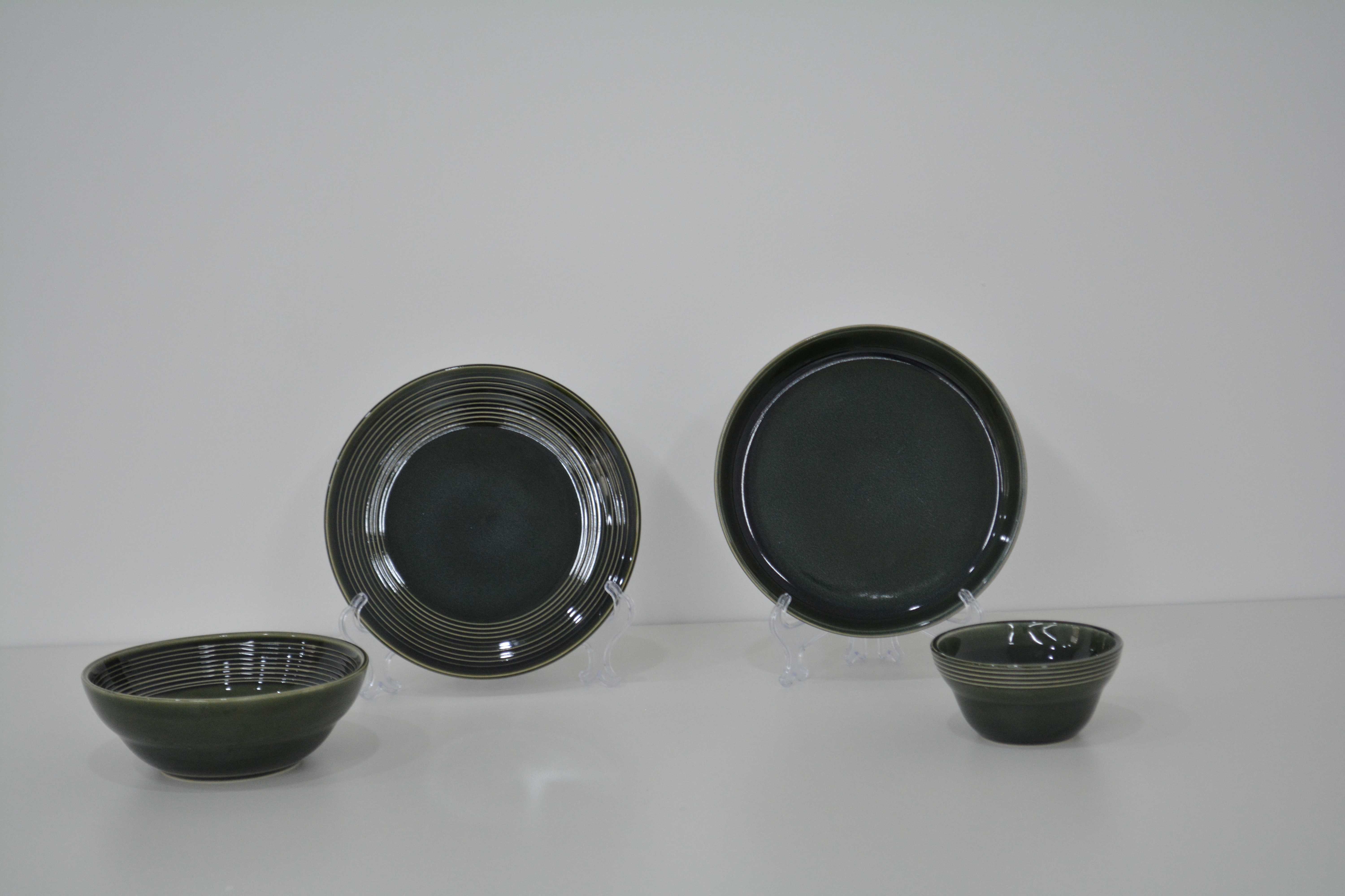 炻瓷同心圆螺纹深墨绿