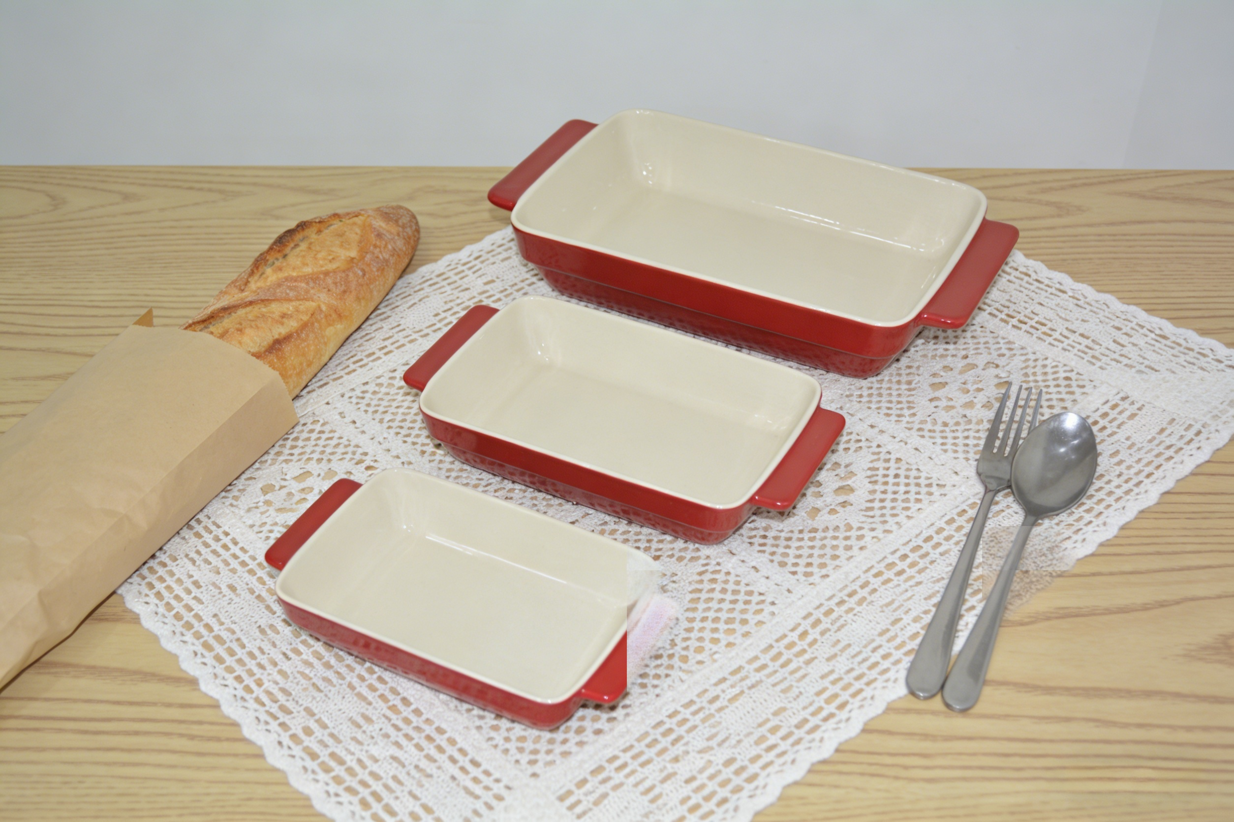 外红内白陶瓷烤盘场景图