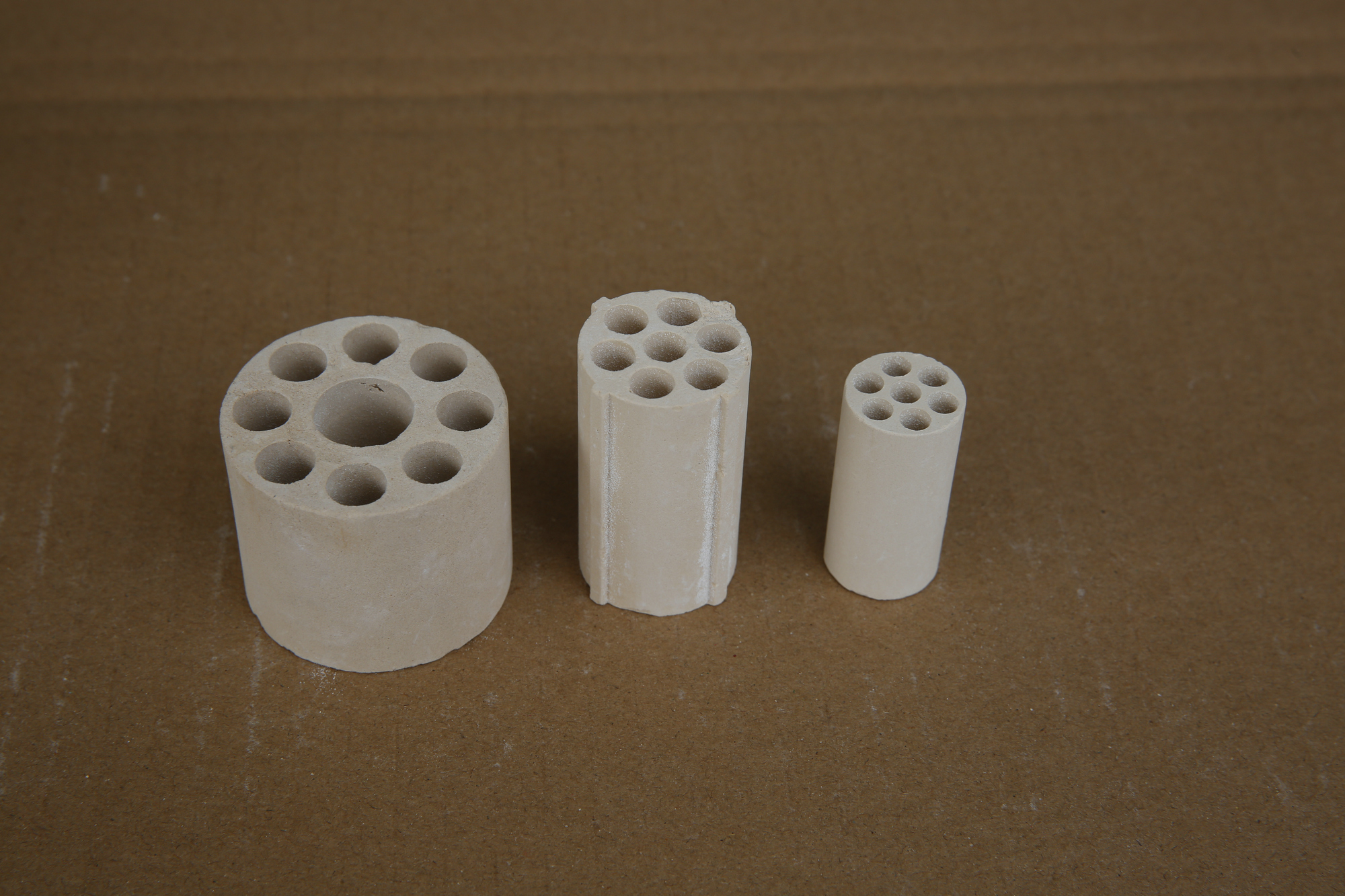 多孔氧化镁管-_63A6790