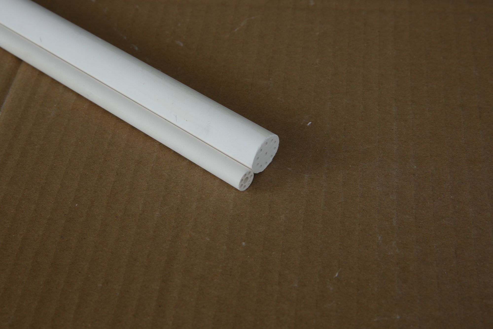 多孔氧化镁管-_63A6845