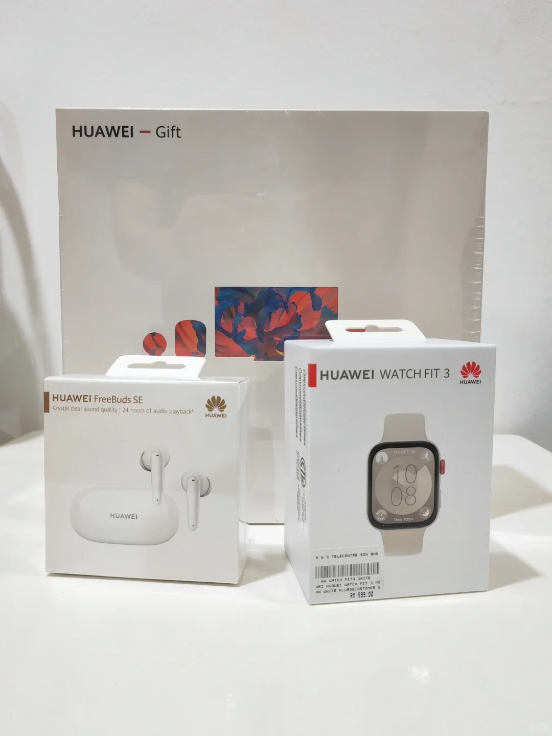 XIONGCHANG optimized the modular insert and material balance for HUAWEI’s gift set, solving integration challenges to deliver this final packaging.