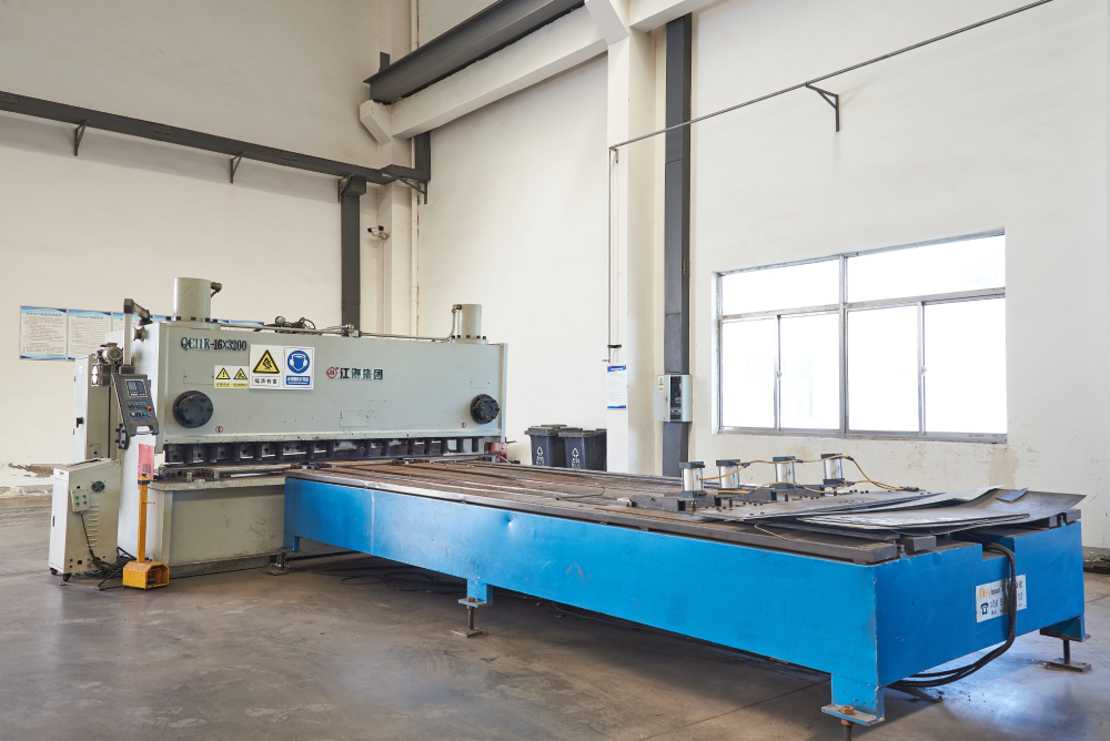 Hydraulic gate shearing machine