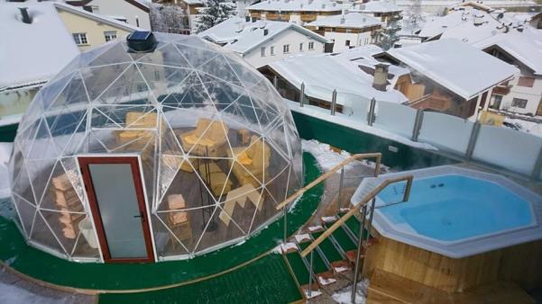 图片包含 建筑, 绿色, 桌子, 船

AI 生成的内容可能不正确。