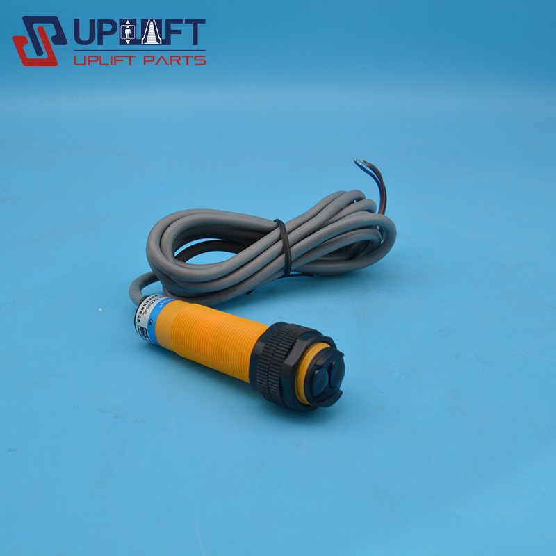 XS18-T4ZNH-KL红外线镜面反馈反射光电开关传感器感应300cm带反光板22元-3