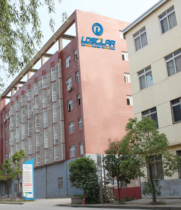 LD/SHS系列产品通过上海SNEC和德国Inter Solar展会走向国际，创新的红黑端子设计使其快速成为市场主流。