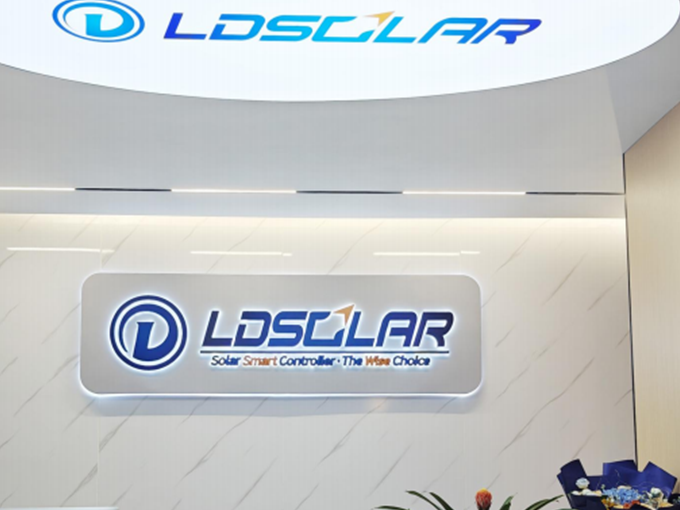 启动全面数字化转型，AIoT技术深度整合，实现产品远程诊断、能源大数据分析和智能运维系统升级。