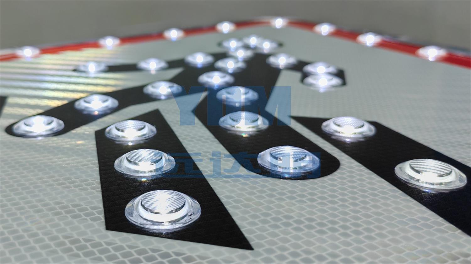 三角形-三角-注意行人-06