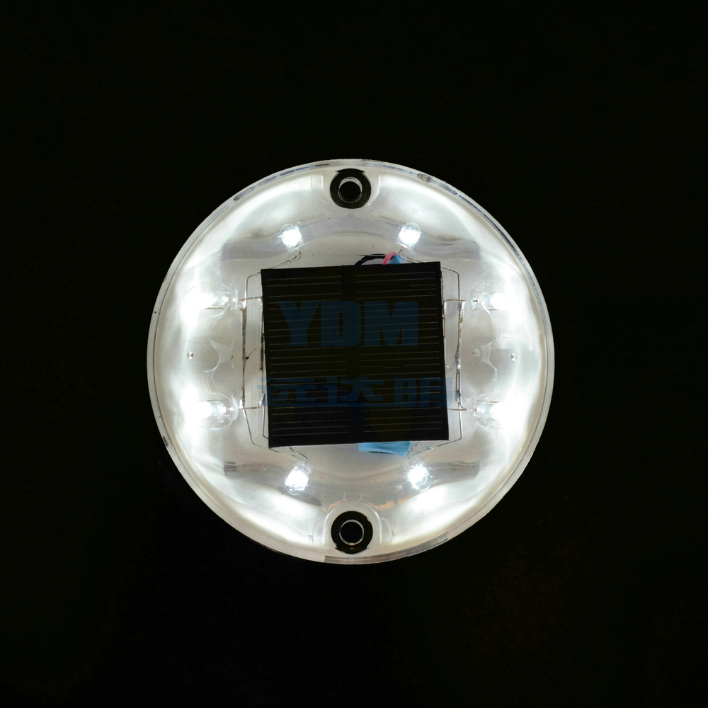 360度太阳能道钉05