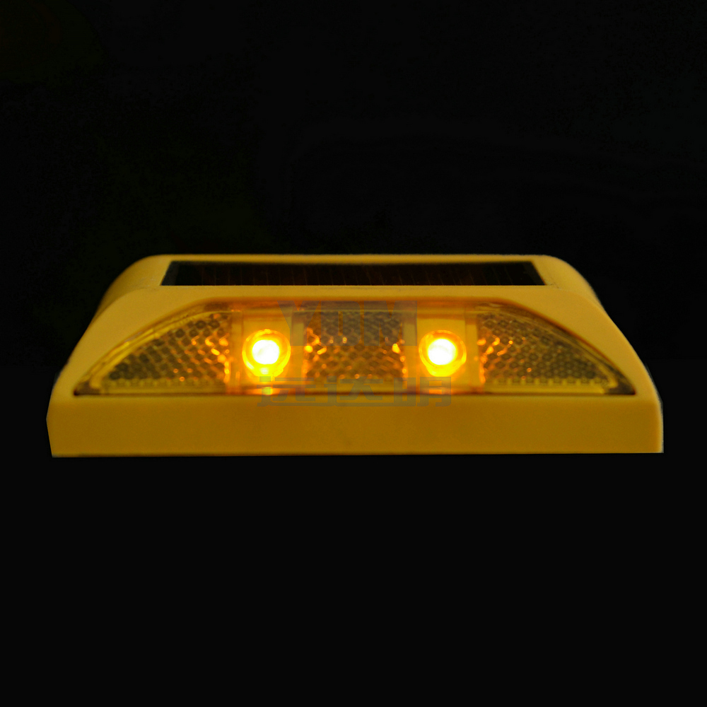 塑料反光太阳能道钉06