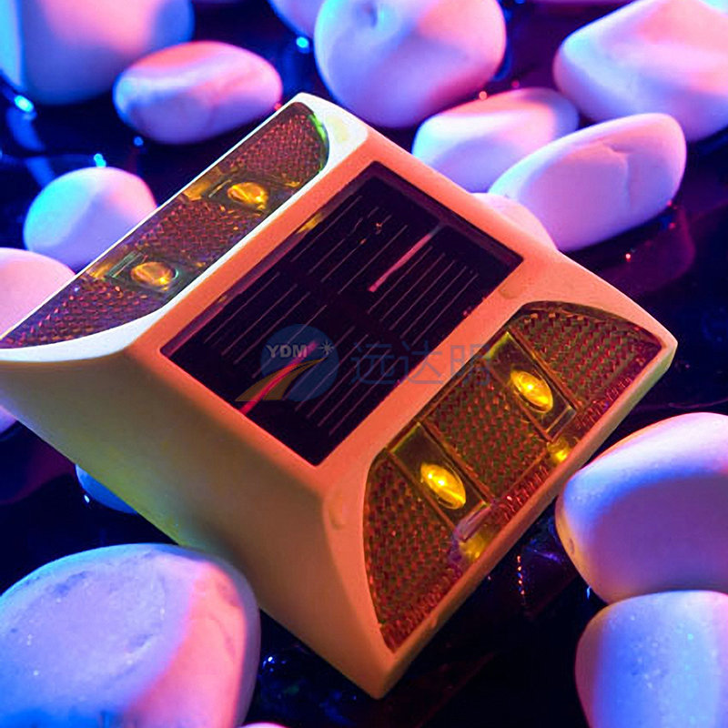 塑料太阳能反光道钉800-2