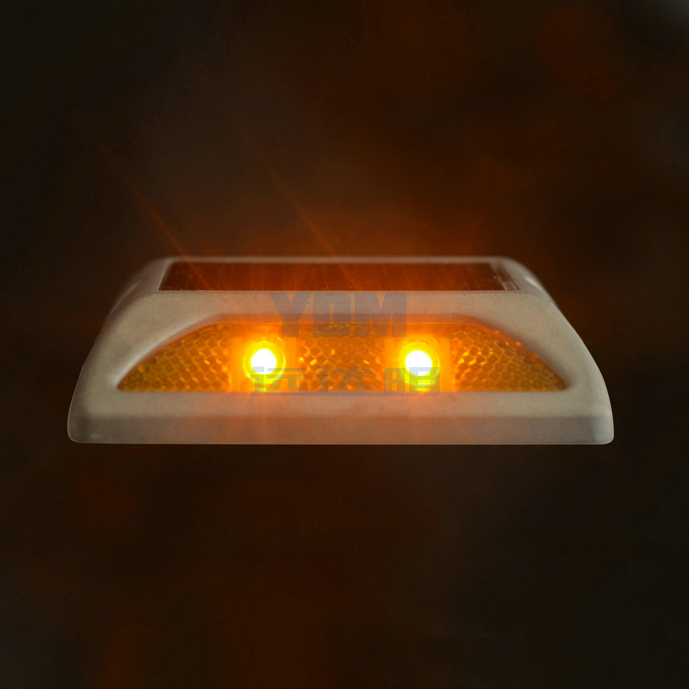 铸铝太阳能传统板125-铸铝反光太阳能道钉传统板03