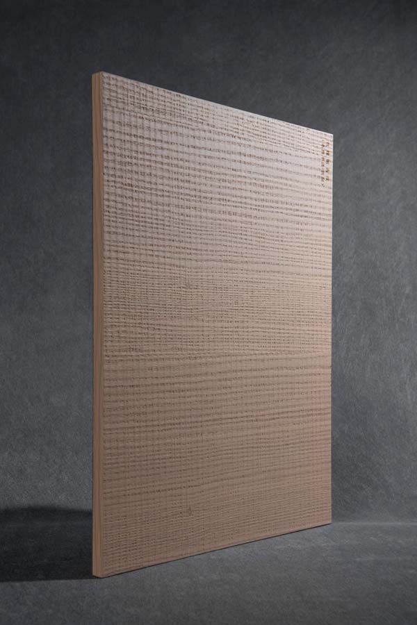 Embossed oak veneer color sample