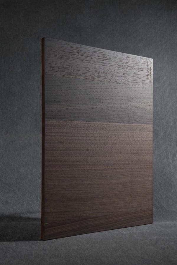 Walnut veneer color in horizontal straight grain