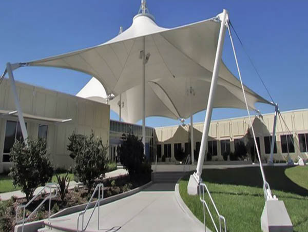 Exterior tent with steel structure for outdoor spaces