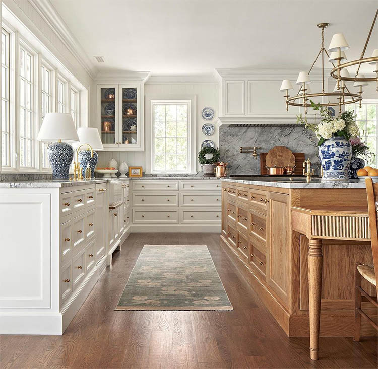 Classic kitchen cabinets with natural solid oak and white lacquered finishes