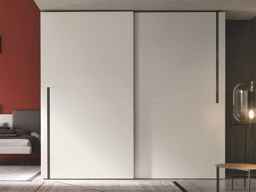White lacquered frameless floor-to-ceiling sliding door closet