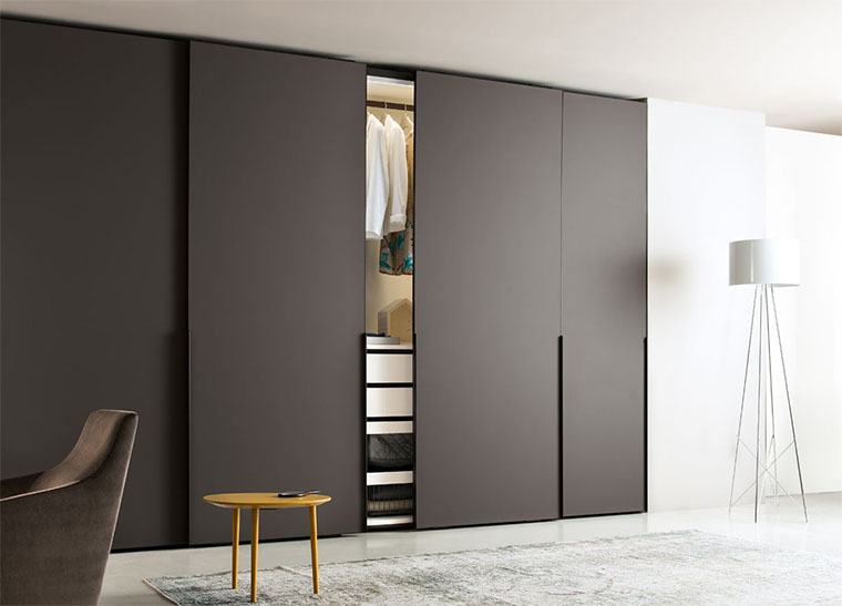 Frameless brown lacquered sliding door closet