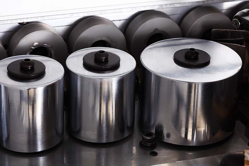 Pneumatic edge band roller pressure wheels