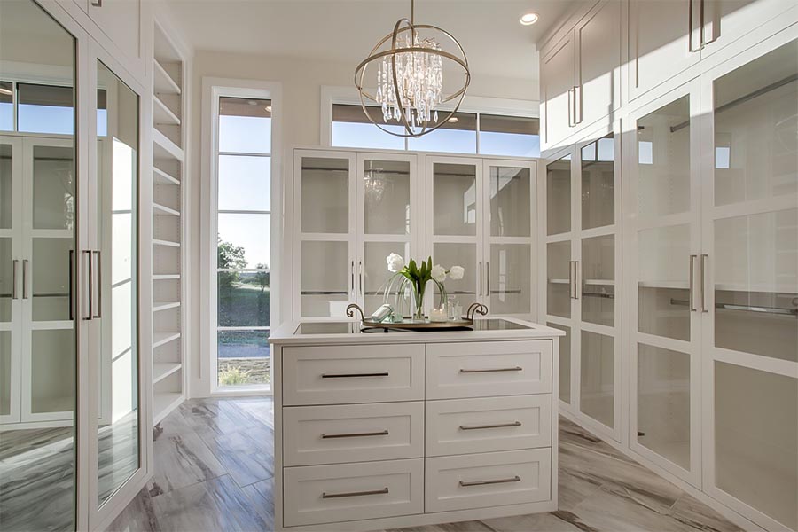 White lacquered MDF closets