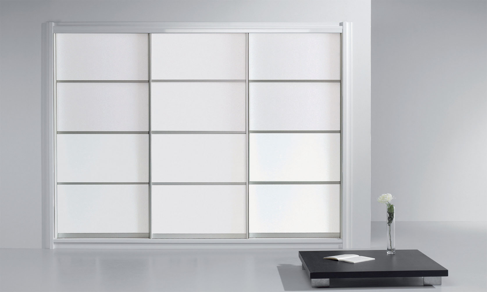 Aluminum-framed sliding door closet