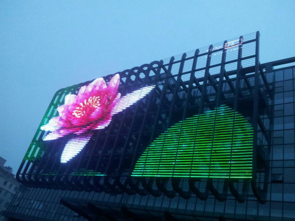 Pixel Pitch： H:62.5mm V:300mm；  Area： 800㎡