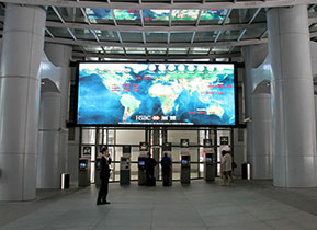 Total Pixel: 748,000；   Square Feet: 240