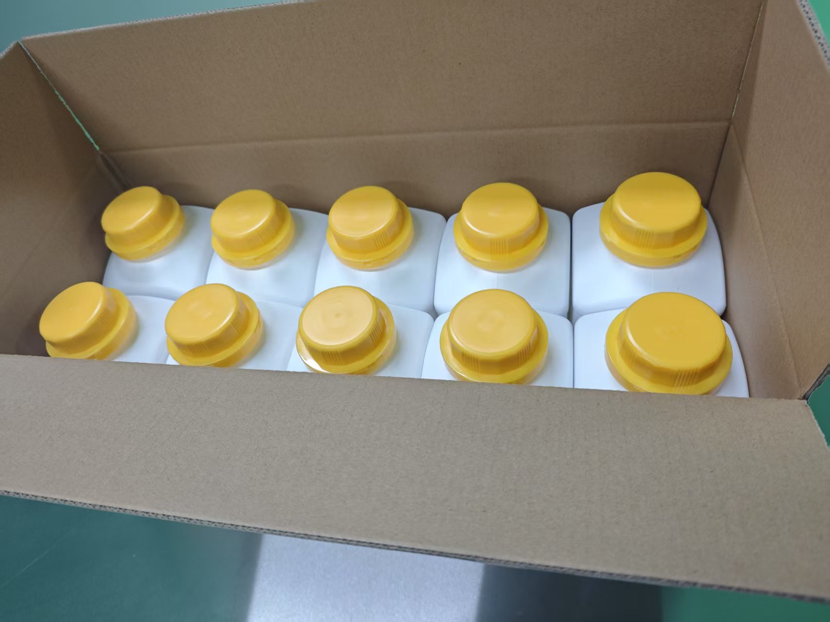 十瓶装图片-铁黄