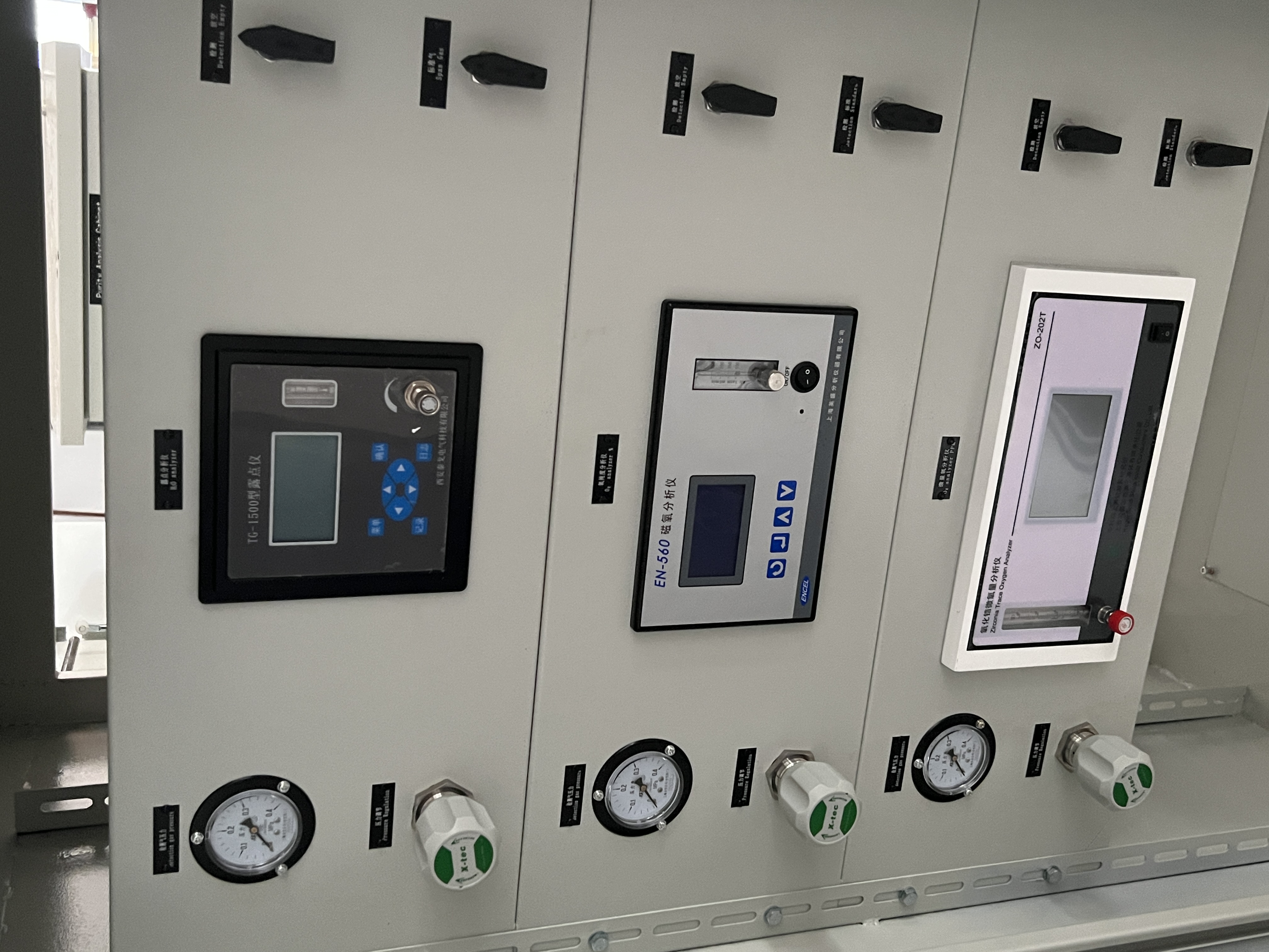 controlcabinetanalyzercabinet-2