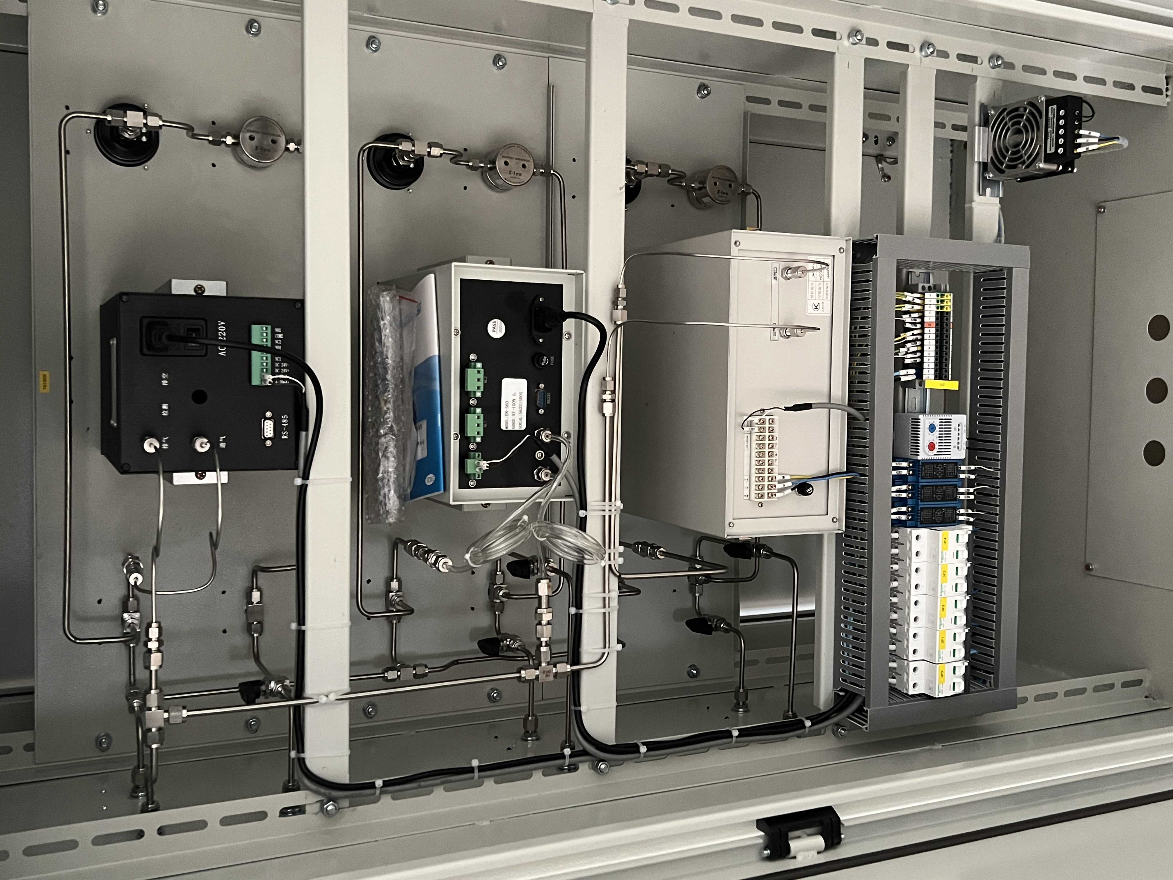 controlcabinetanalyzercabinet-3