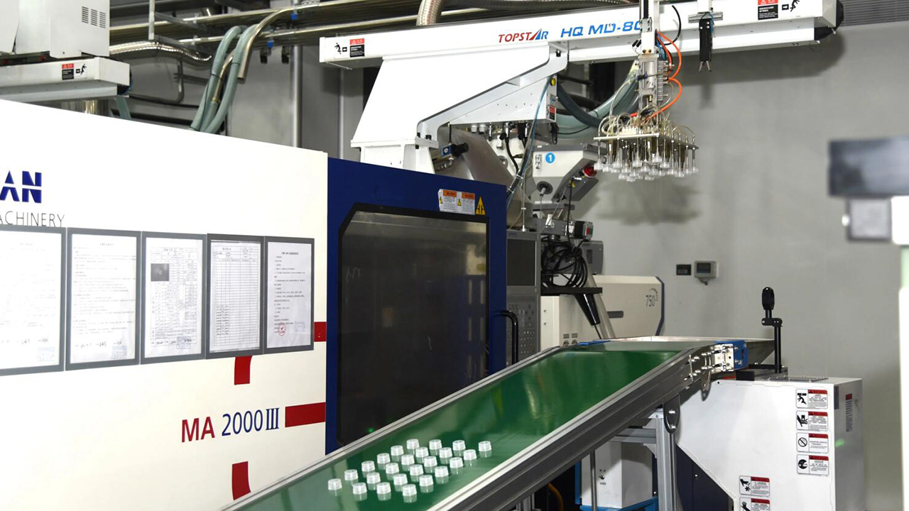 注塑车间自动输送生产流水线