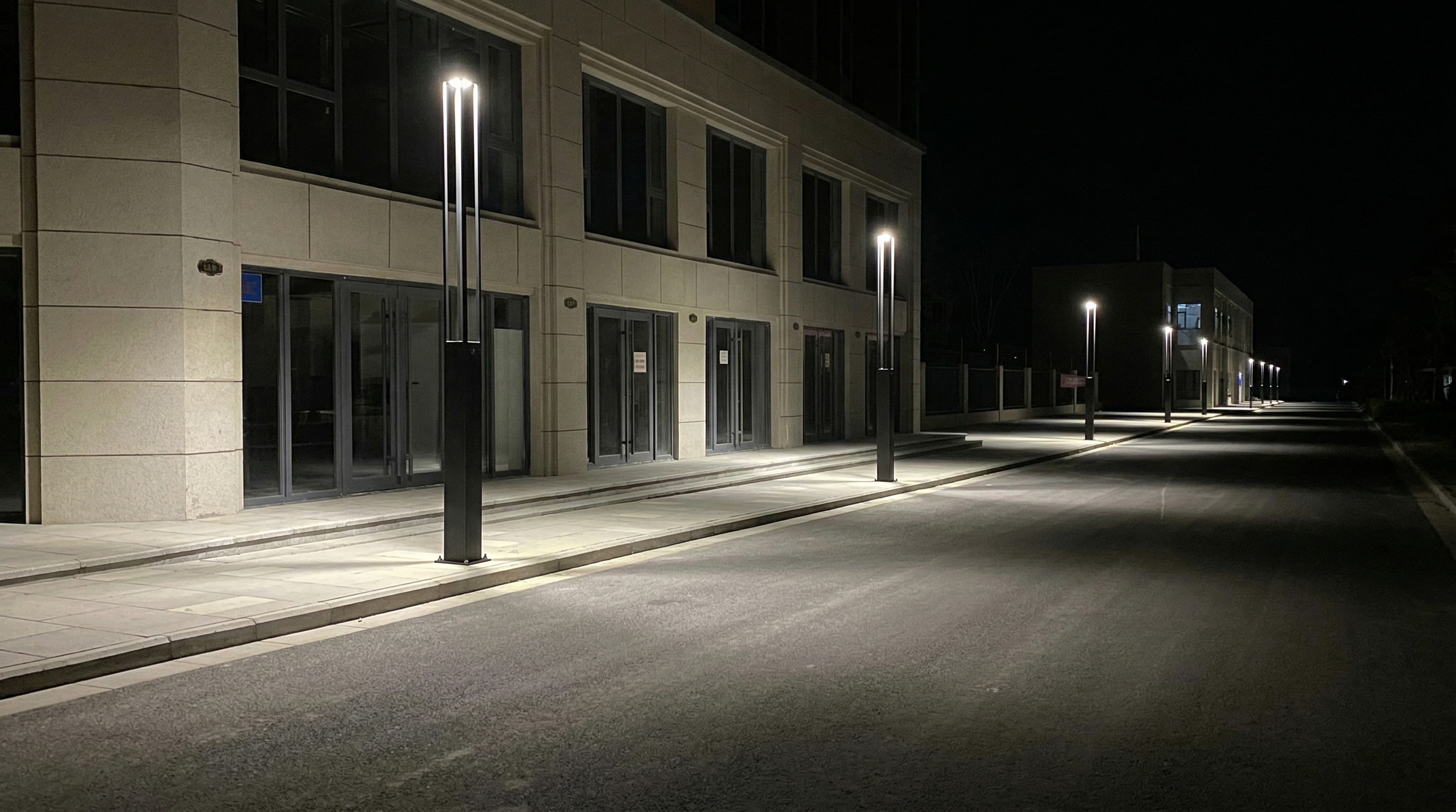 LED landscape mood lighting for hotel garden & pathway project thumb 3