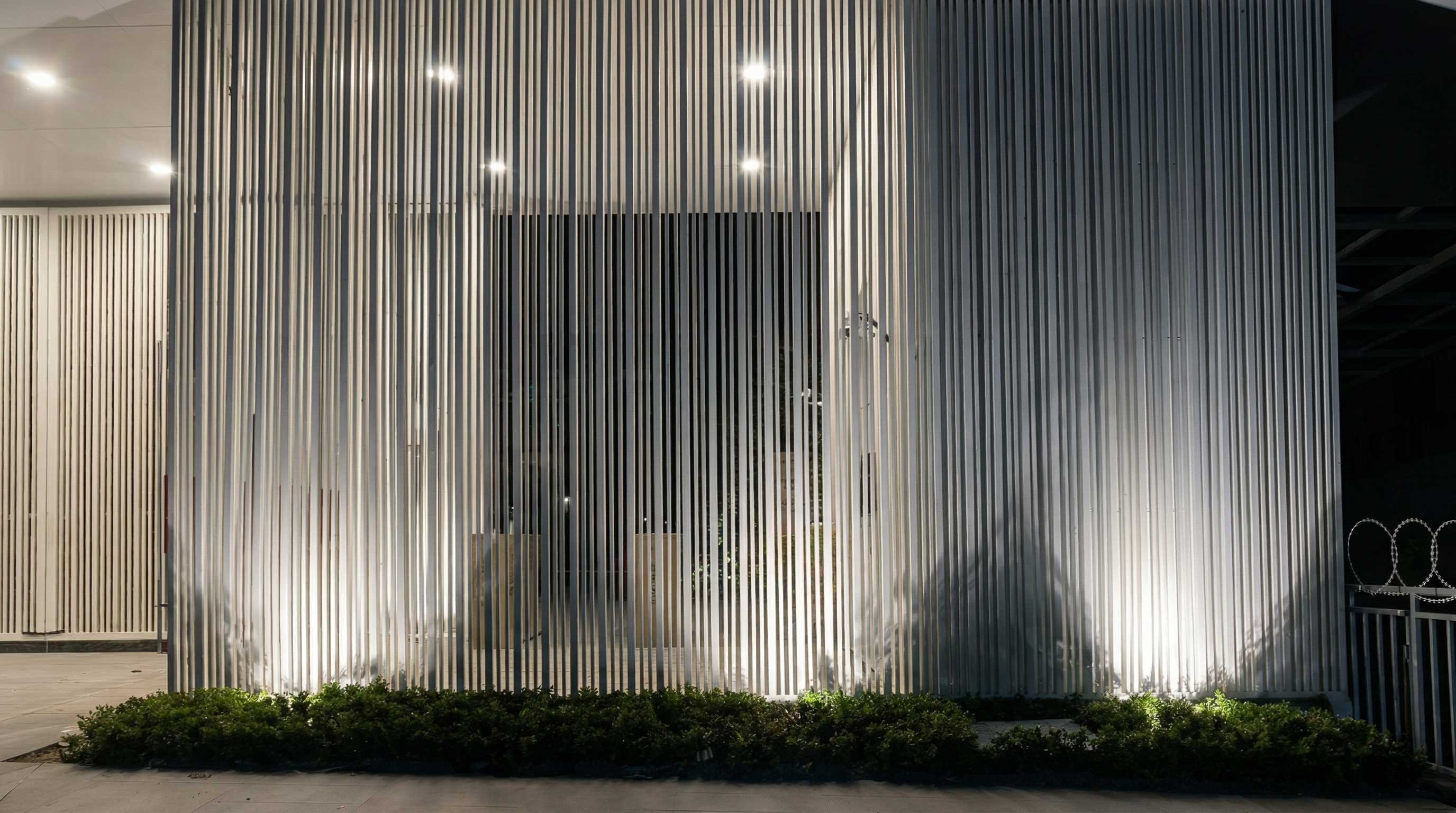 LED landscape mood lighting for hotel garden & pathway project thumb 4