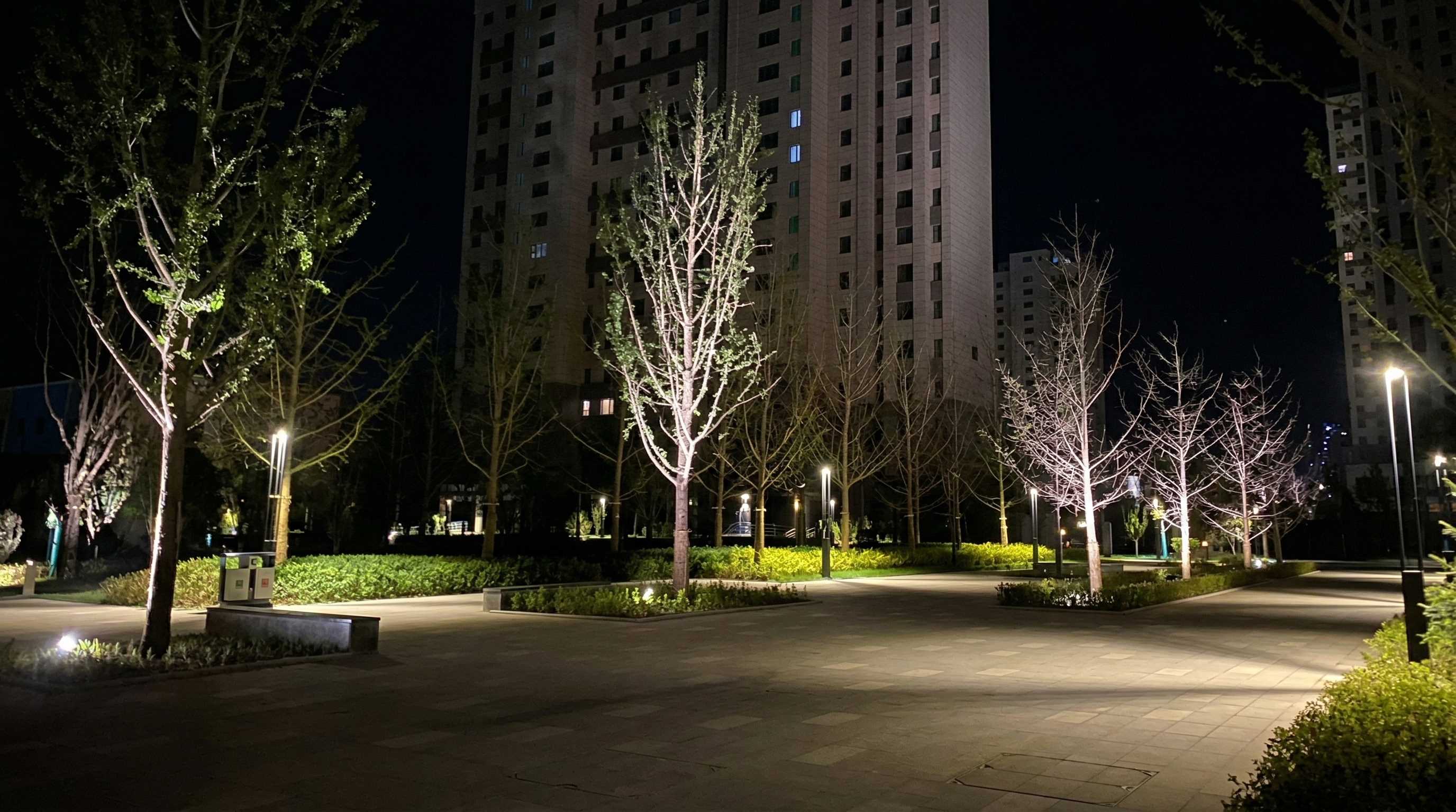LED landscape mood lighting for hotel garden & pathway project thumb 2