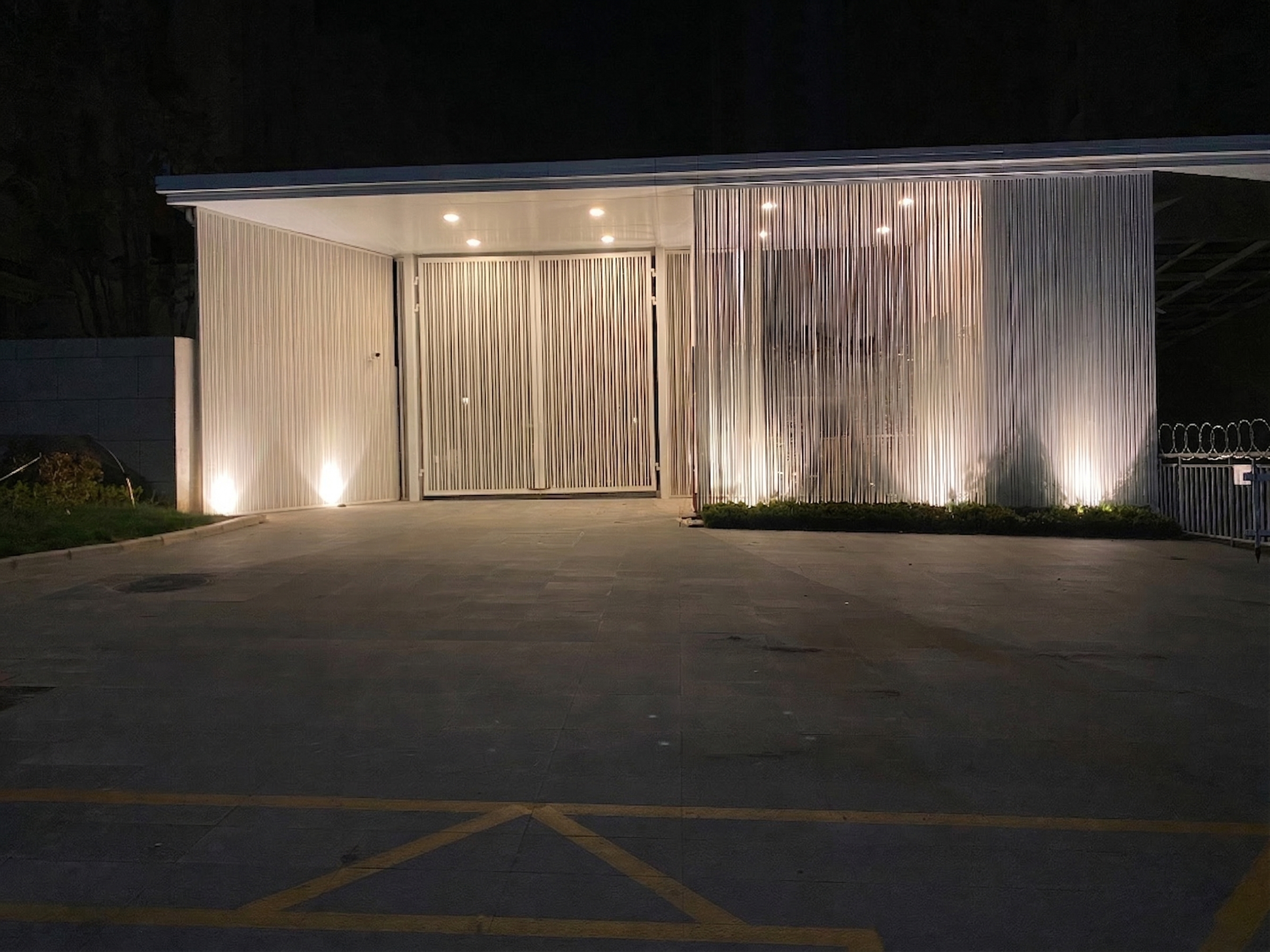 LED wall washer lighting for building facade project