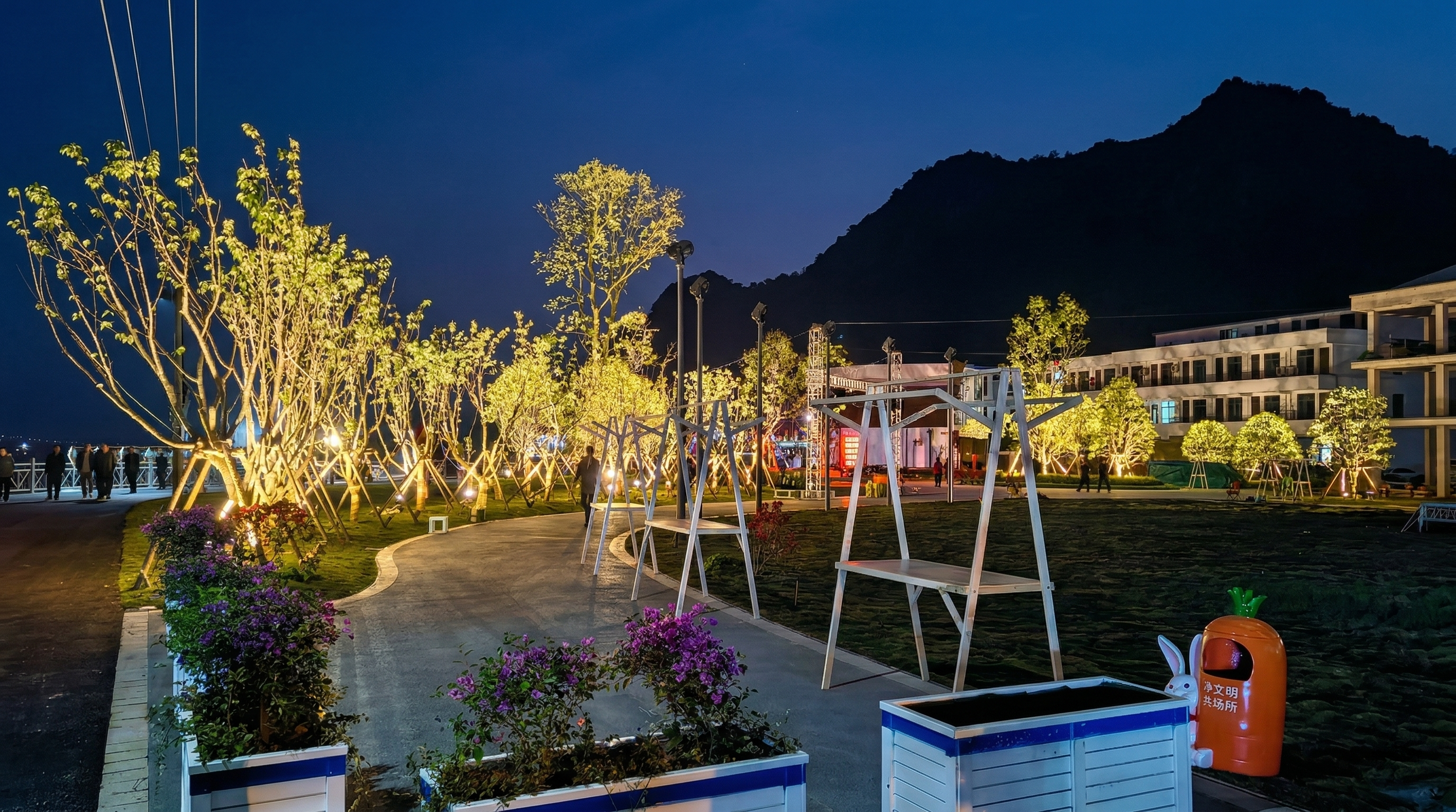 LED landscape mood lighting for hotel garden & pathway project thumb 3
