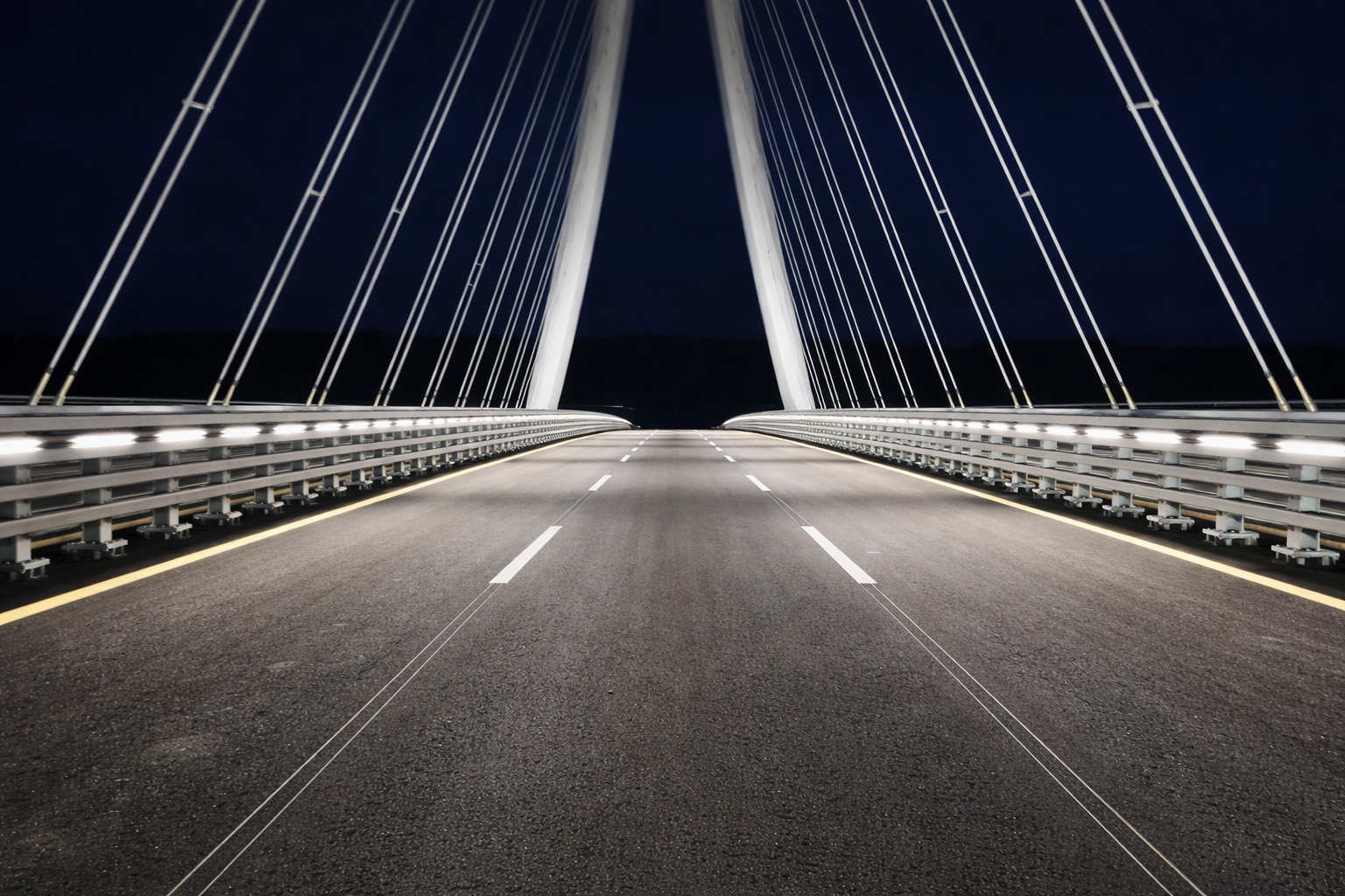 High-CRI architectural bridge illumination reflecting beautifully on the Fujiang River